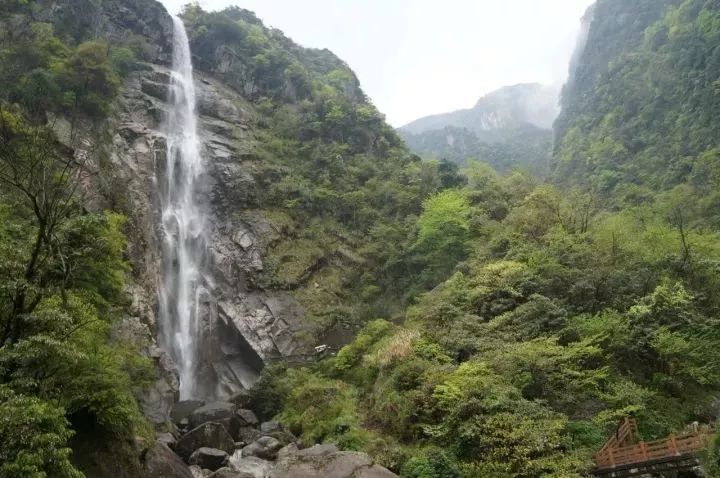 羊狮幕大峡谷徒步 泡武功山原生态温泉休闲一日游