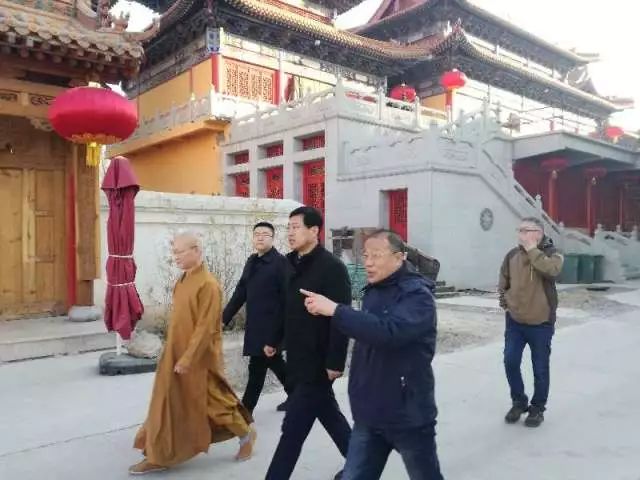 段燕临在圆照寺查看消防设施及应急值班情况段燕临