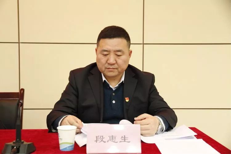 公司副总经理段惠生宣读了《2017年度创建"工人先锋号"考核情况通报》