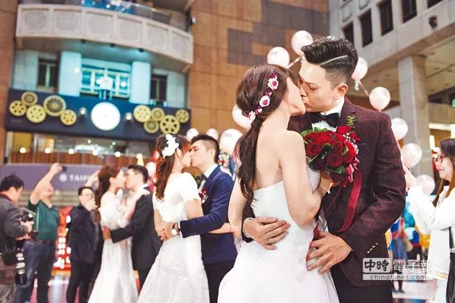 13 8万对结婚 5 4万对离婚 台湾17年婚姻数据汇总