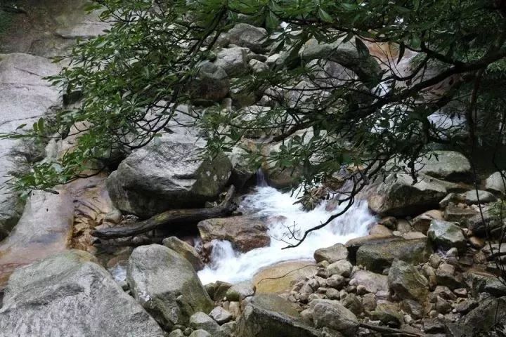 羊狮幕大峡谷徒步泡武功山原生态温泉休闲一日游