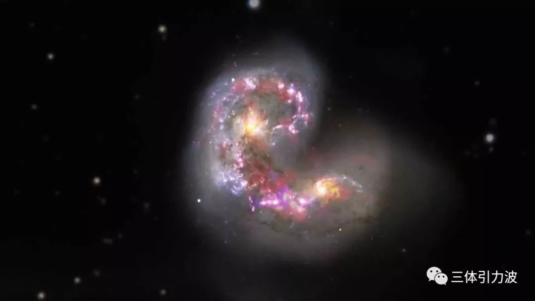 大约9亿年前,ngc4038和ngc4039两个原星系开始接触,交织,缠绕,合身