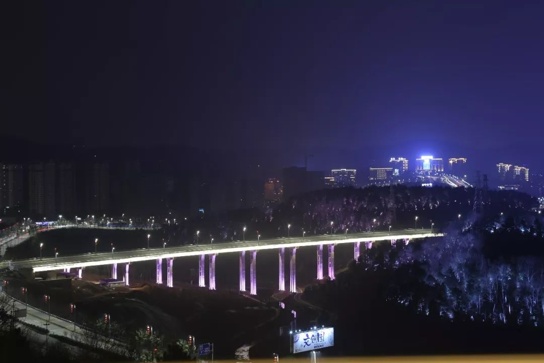 贵州双龙节前亮灯 开启城市夜景新名片