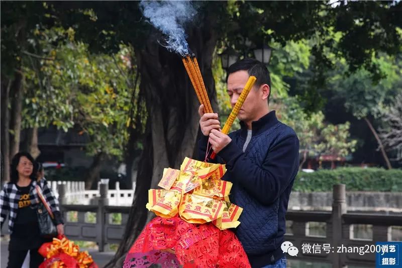 【张艺摄影335】广州春节习俗多 大年初一拜神贺新岁