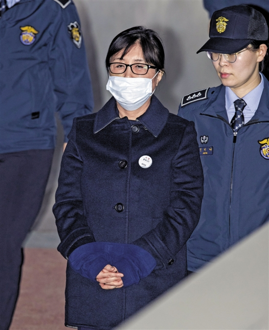 崔顺实一审获刑20年