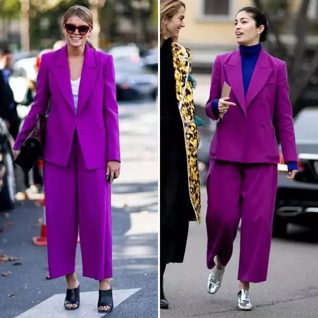 一件紫色夹克外套下内搭一条紫色的吊带连衣裙,高贵复古感和女人味