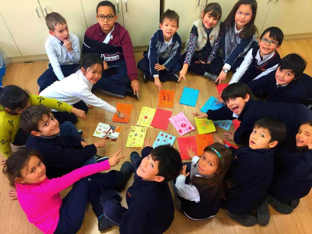 法国孩子体味中国新年爱菊小学祝大家新春快乐