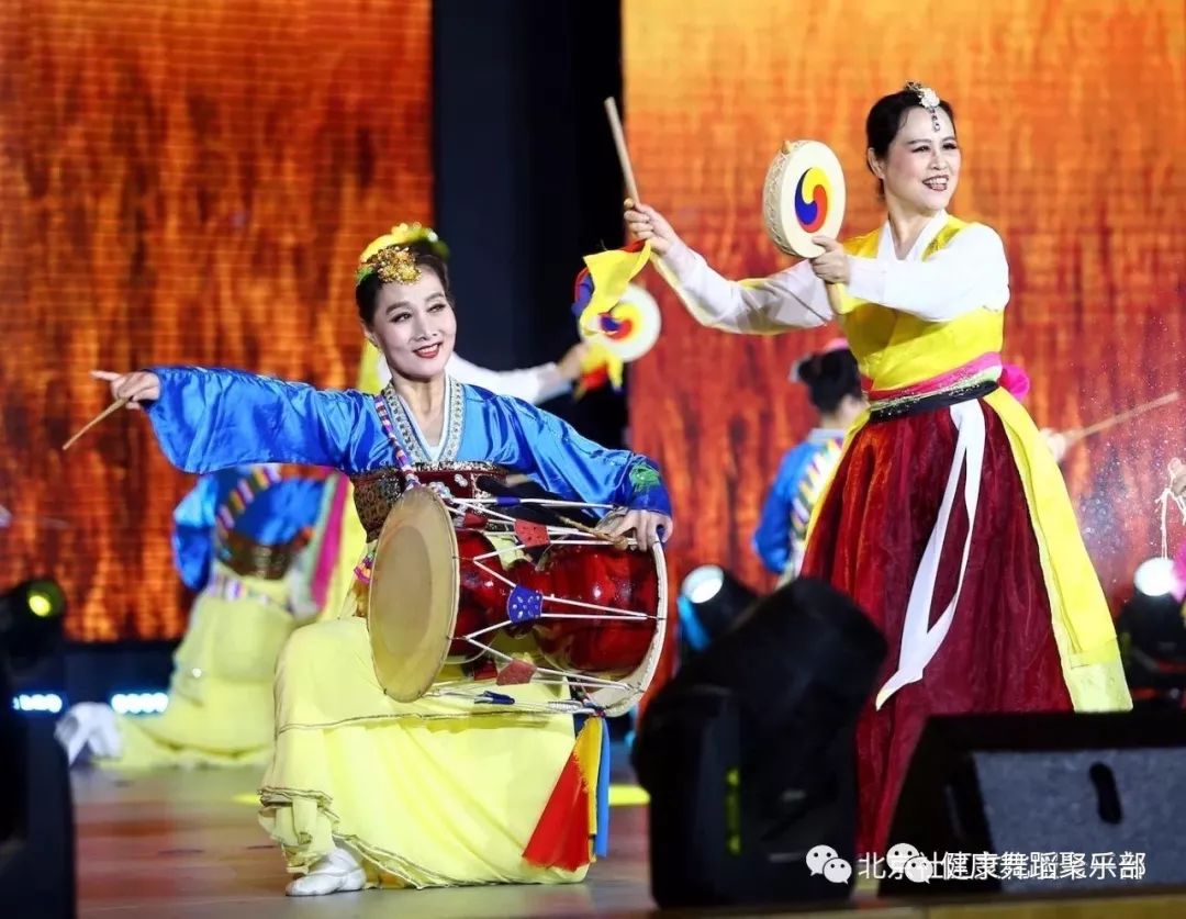 第十五届北京舞蹈大赛参赛作品《刀舞》 美丽的朝鲜族舞蹈架起了师生