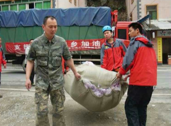 记中国瑜伽互助联盟董事会主席梵星空体育app平台林健身瑜伽有限公司董事长刘亮(图2)