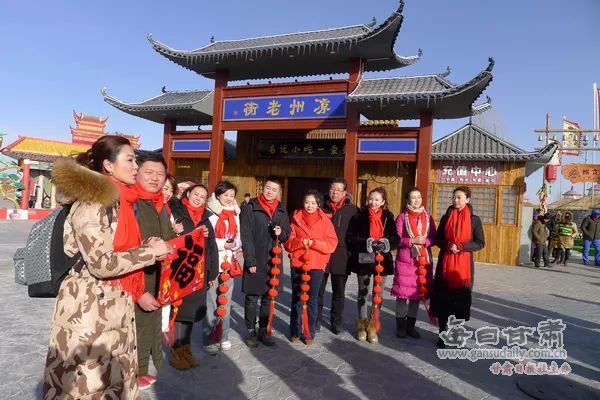 武威人口民族_舞动的民族旋律 千人锅庄舞表演(2)