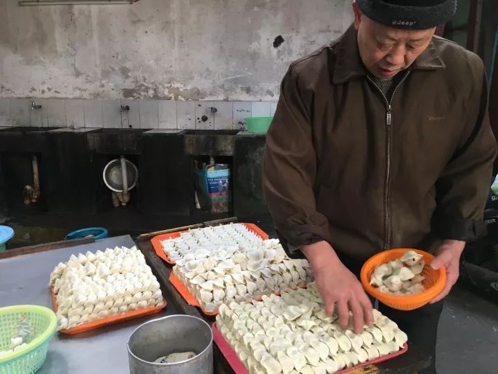 老总吃饺子_吃饺子卡通图片