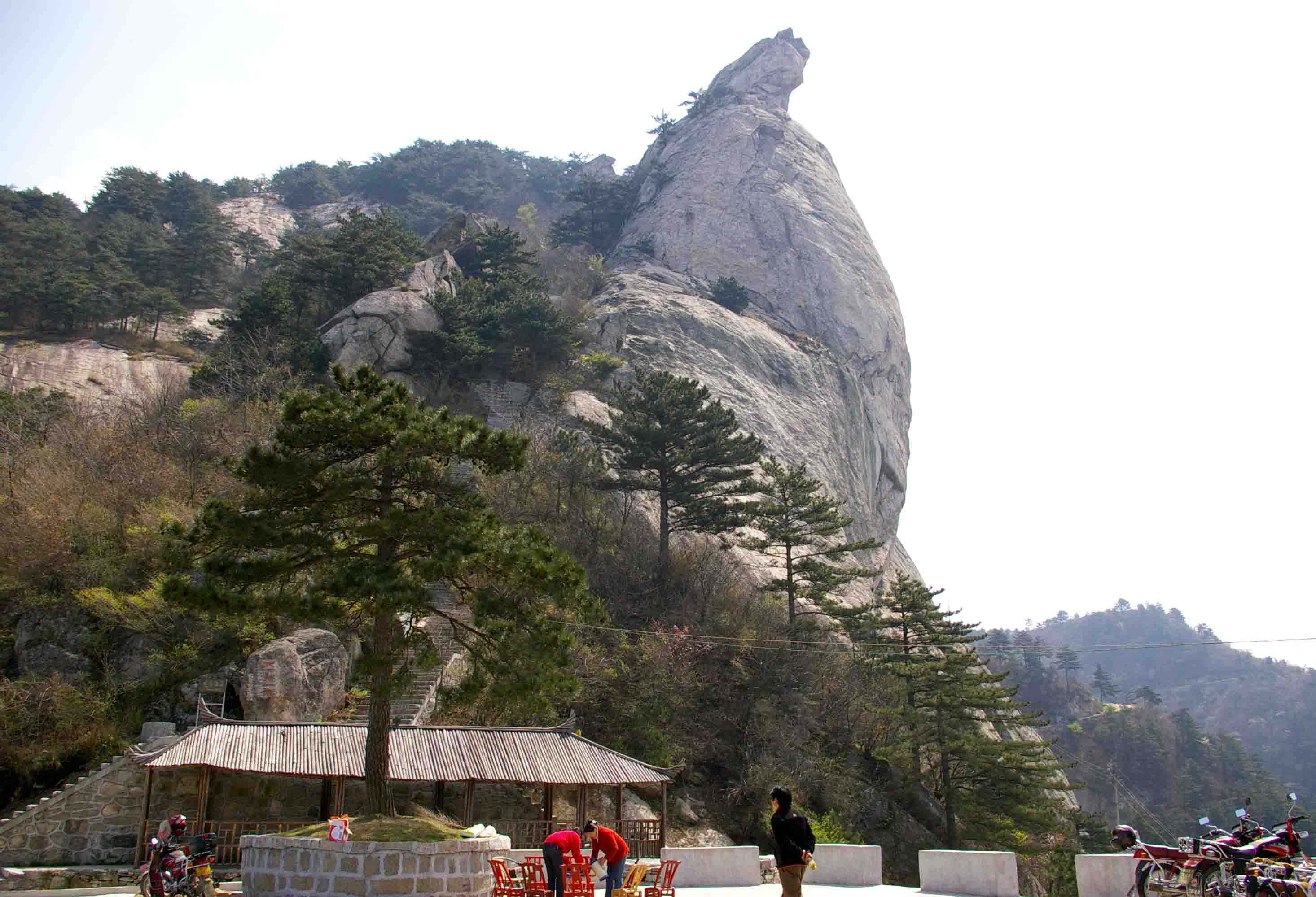 麻城龟峰山,那满山的红杜鹃就是人间的四月天啊