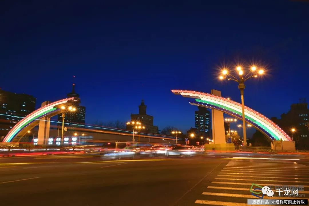 夜幕下的复兴门"彩虹桥(2月7日摄 图片来源:tuku.qianlong.com.