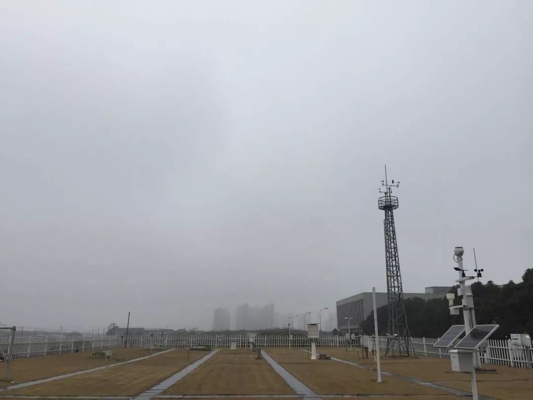 图片云状:蔽光高层云拍摄时间:2018年2月15日11时天气实况:阴,气温8.