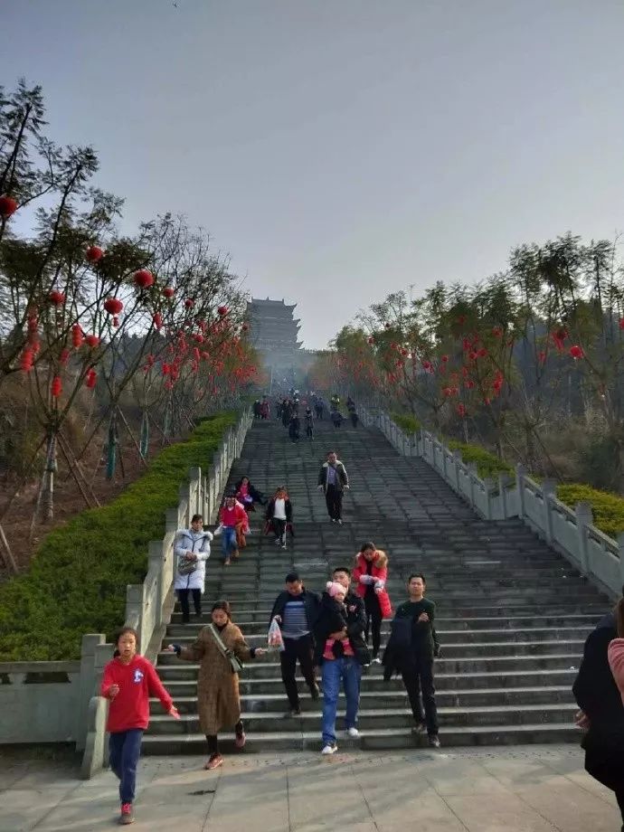 南充凤垭山后面的"孝心观"风景区,点亮嘉陵区春节旅游