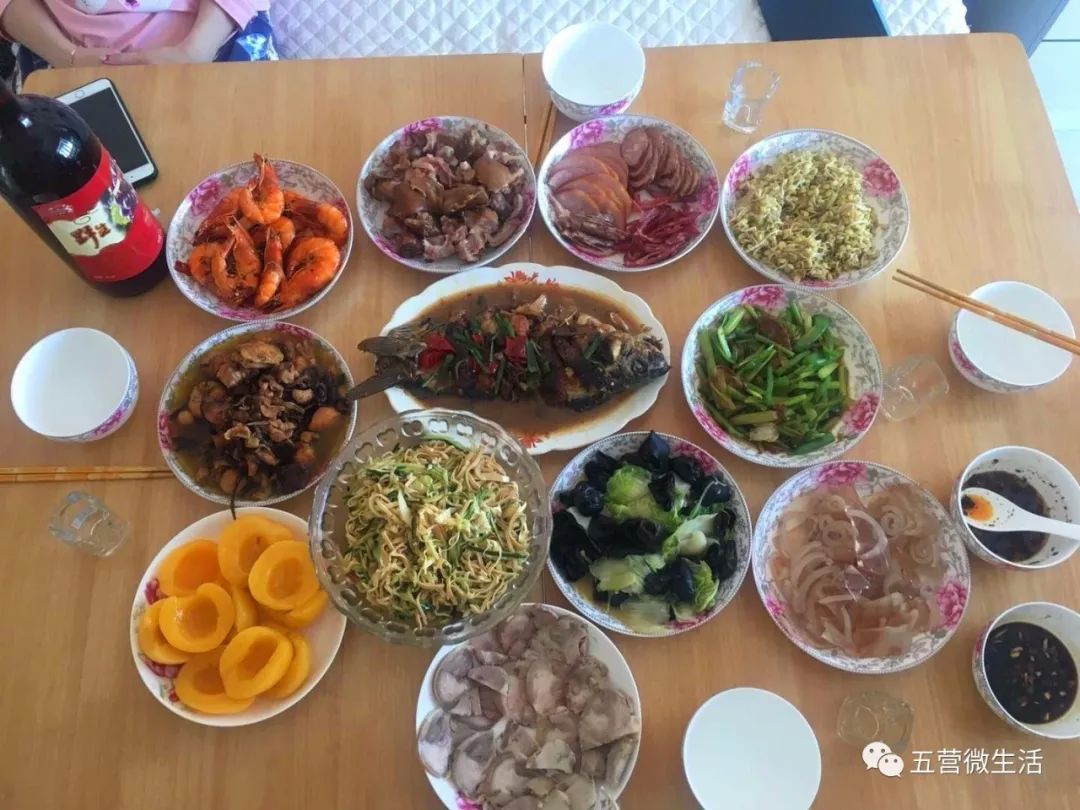 "晒晒我家年夜饭" 过年回家吃饭啦!温暖的陪伴最可贵