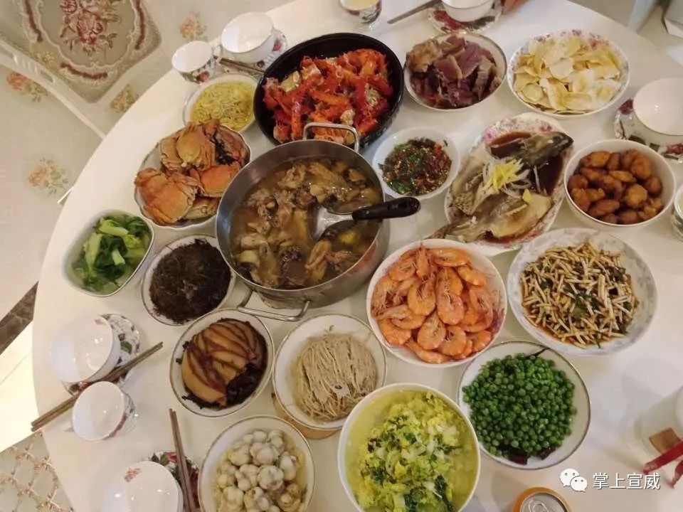 昨晚宣威的年夜饭,烟花在这里._搜狐搞笑_搜狐网