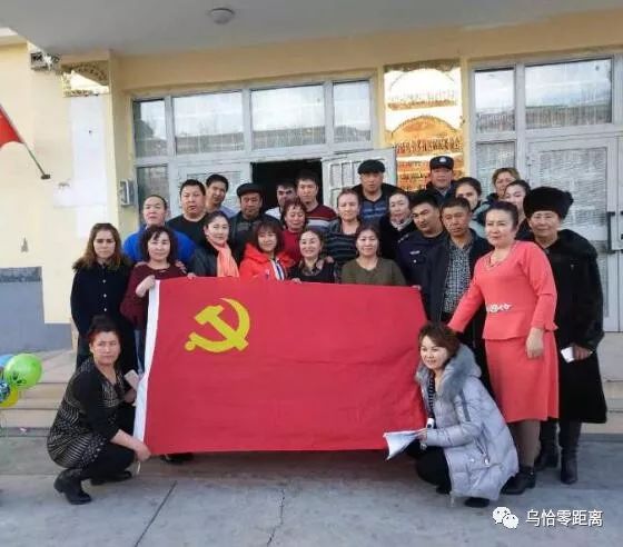 通讯员:张家豪乌鲁克恰提乡萨热克巴依村举办"民族团结一家亲"辞旧