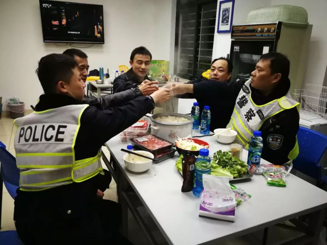 警察蜀黍的年夜饭