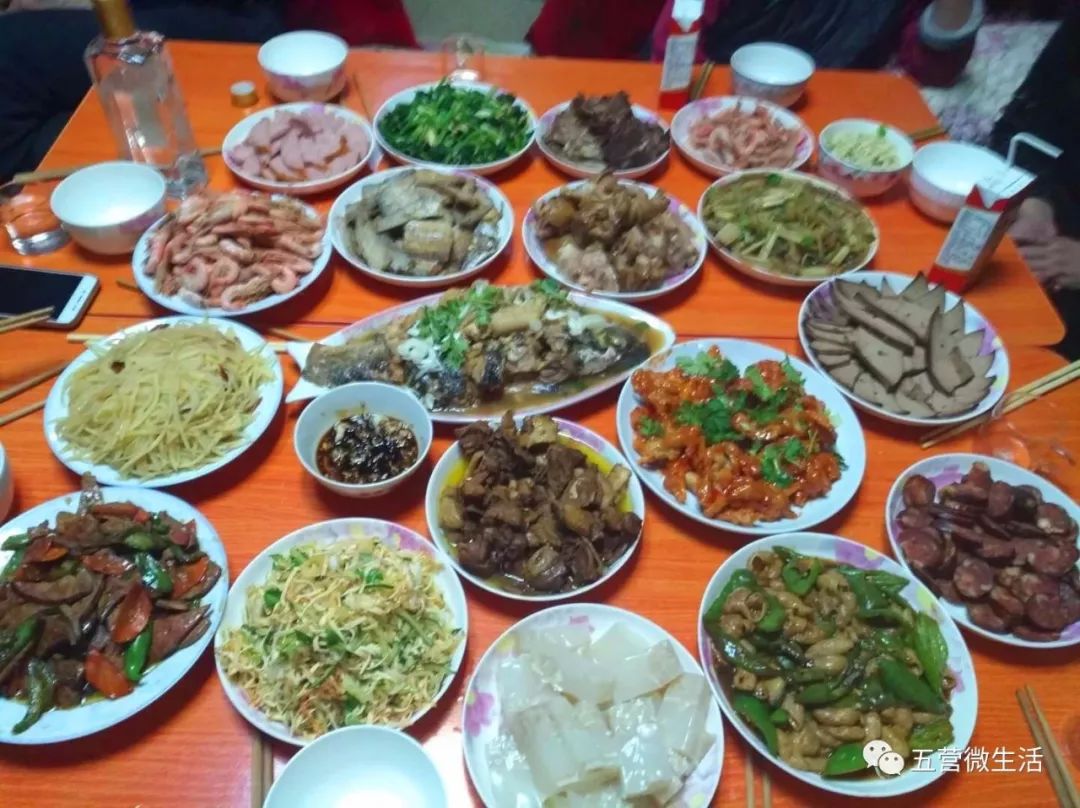 "晒晒我家年夜饭" 过年回家吃饭啦!温暖的陪伴最可贵