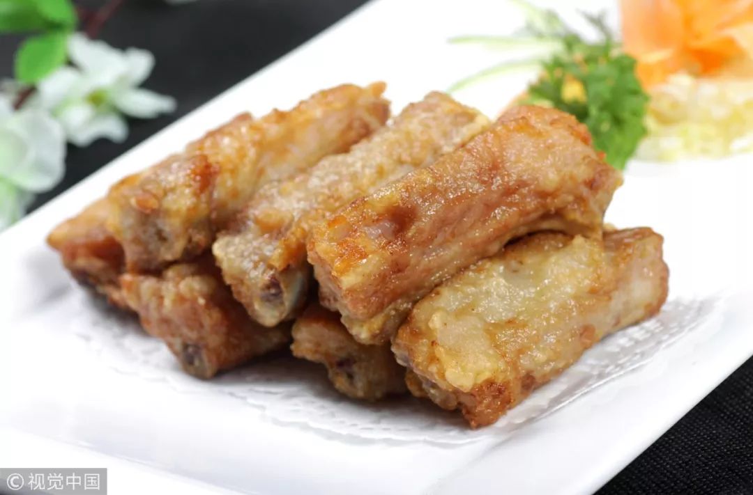 蒜香骨鱼肉鲜嫩味美,营养丰富,几乎是每个家庭的餐桌常见菜.