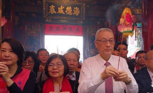 吴敦义大年初一庙宇参拜 祈求台湾平安两岸和平