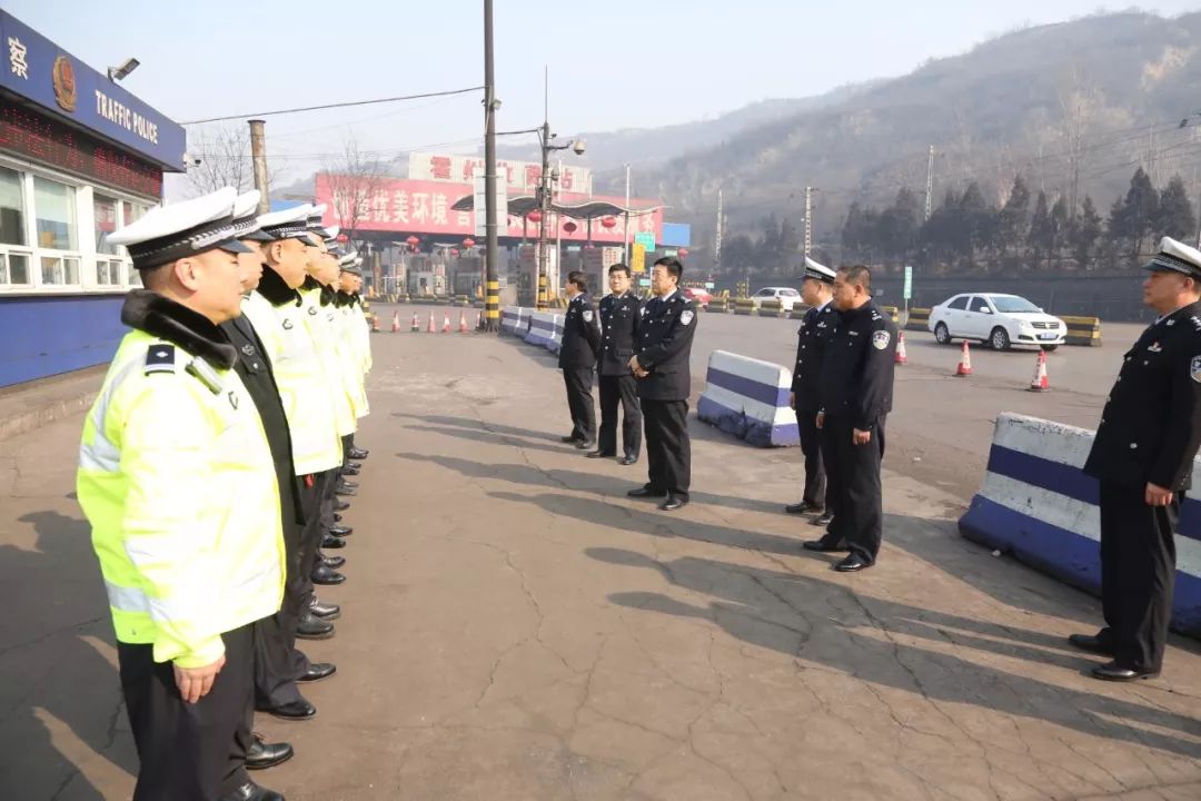 霍州大小事┃霍州公安交警大队领导春节慰问督导一线