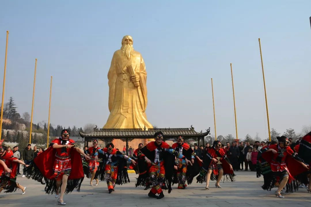 今天是2018年农历大年初一,天气晴朗,函谷关景区游客爆满,迎来了新年