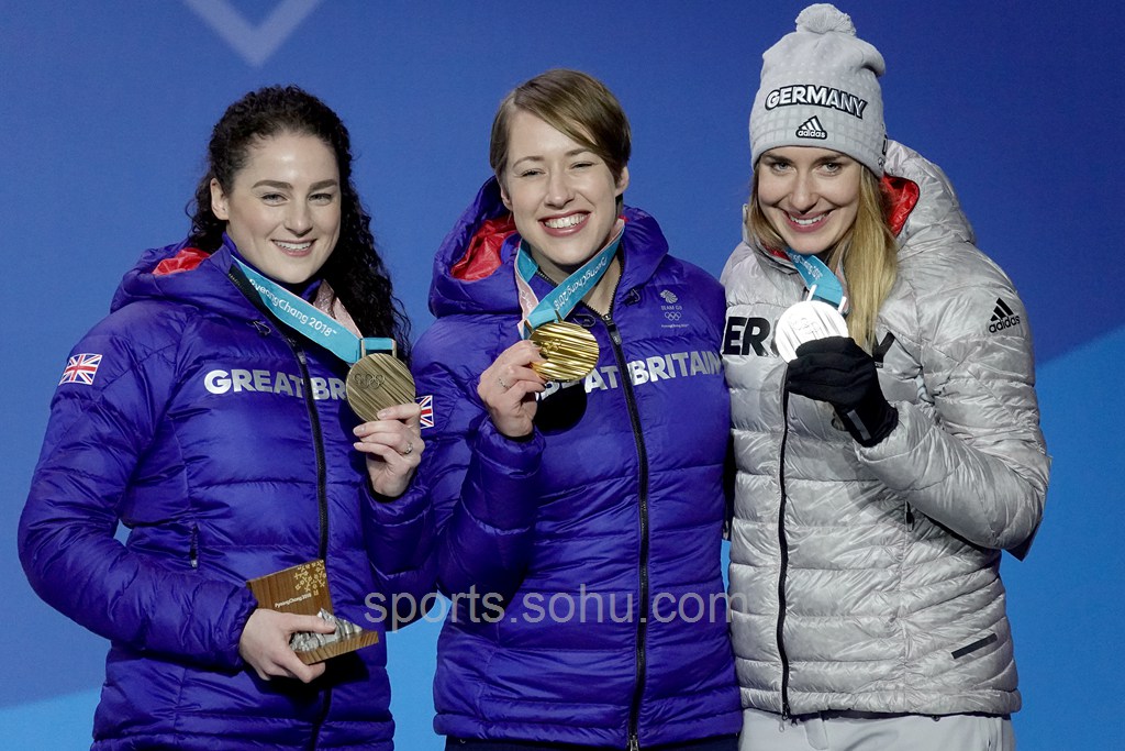 冬奥会女子钢架雪车比赛中,英国选手亚诺尔德以3分27秒28的成绩夺冠