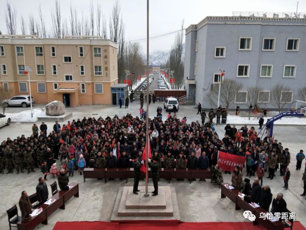 2月12日下午,乌恰县铁列克乡人民政府院内,歌声飞扬,鼓乐喧天,载歌载