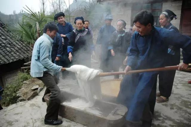 贵州少数民族有趣的过年风俗布依族