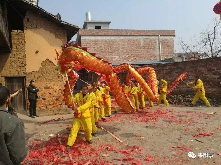 【精彩】耒阳敖山:舞龙灯送祝福 欢欢喜喜过新年