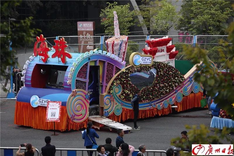 2018新春广州花车巡游活动在天河体育中心举行