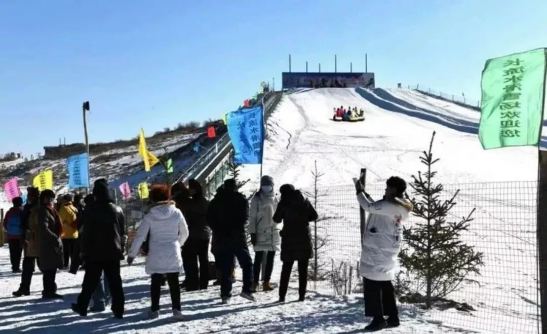 6 7 8 六盘山滑雪场位于宁夏泾源县六盘山镇周沟村(福银高速六盘山