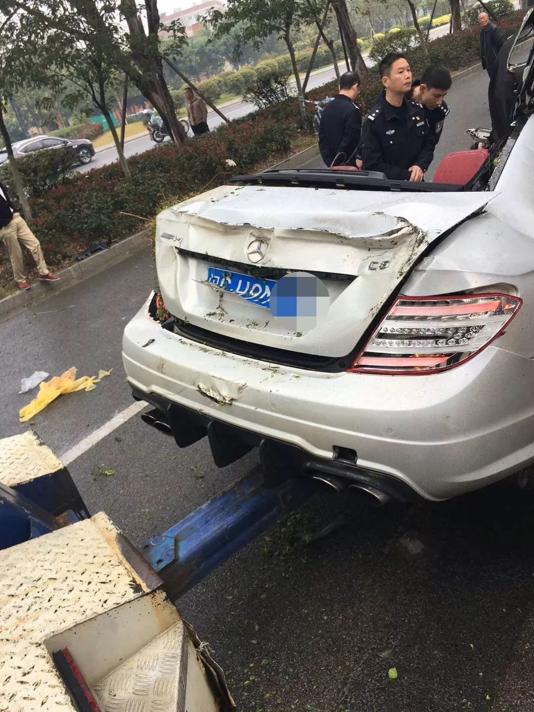 晋江惨烈车祸,飙车到280,车毁人亡!