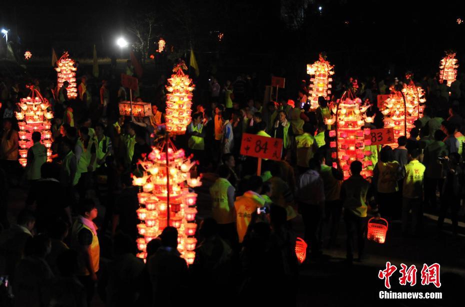 福建连城芷溪花灯——"纸包火"的奇迹