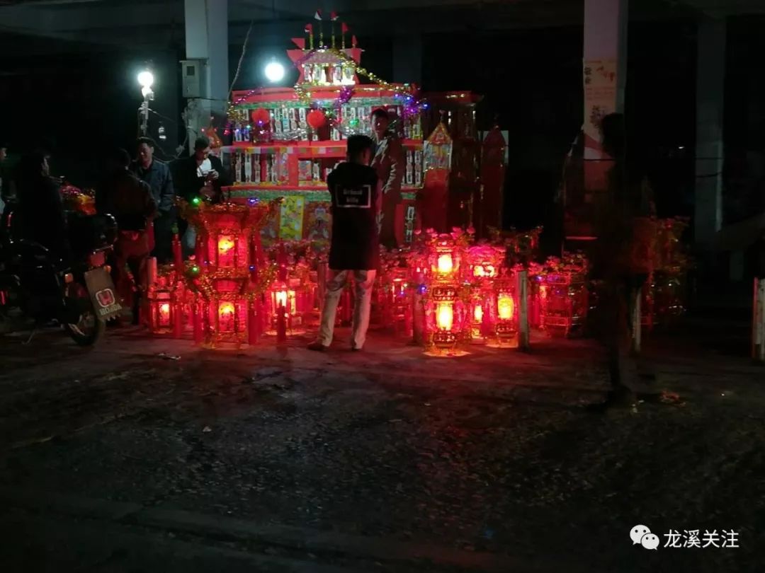 龙溪传统习俗添丁买花灯大年初二夜深出门