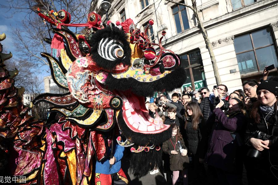 欧洲多国舞龙舞狮庆祝中国春节