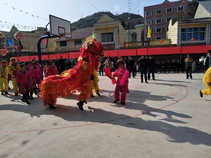 在道坪镇,谷龙村以"庆新年 迎新春"为主题举行了2018年春节运动会暨阳