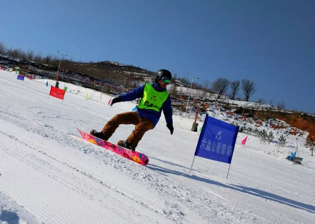 6 7 8 六盘山滑雪场位于宁夏泾源县六盘山镇周沟村(福银高速六盘山