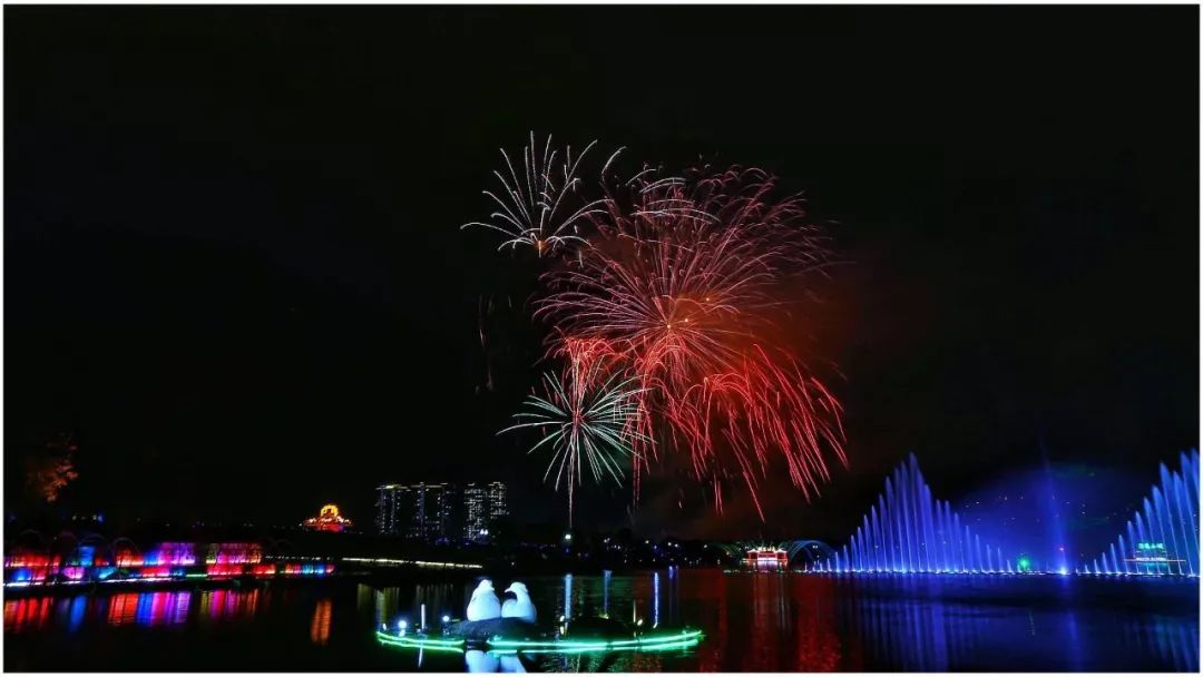 阳江鸳鸯湖烟花比往年特别,惊艳了整个夜空!