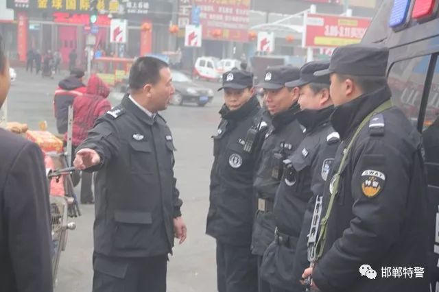 邯郸市特警支队政委王凤鸣节日期间深入执勤一线督导检查特警执勤情况