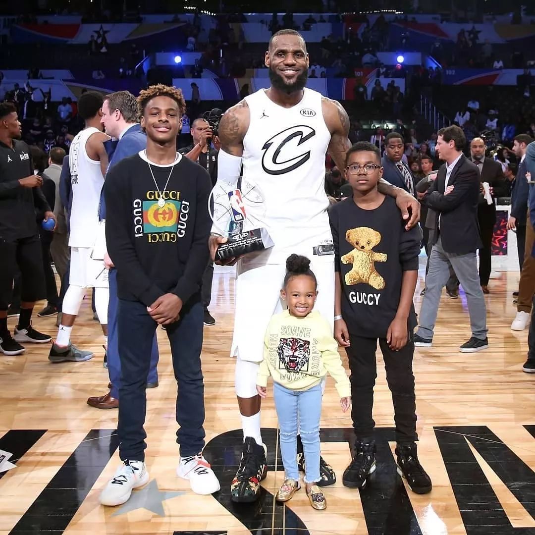 詹姆斯和儿子做队友？布朗尼正式签约Nike,NBA史上第一个父子篮球夺冠即将出现 | XKiX - 哔哩哔哩