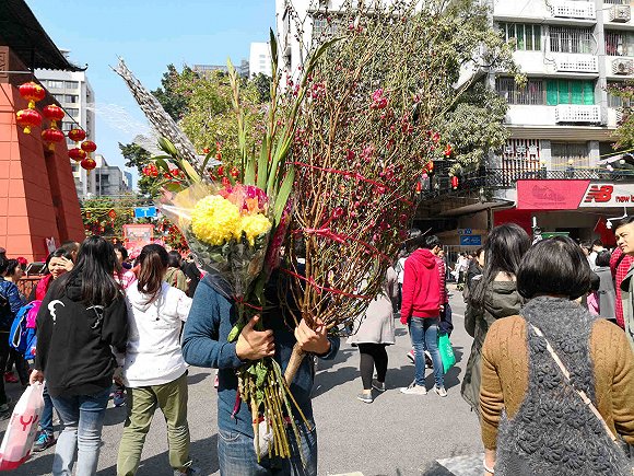 春节特供·乡俗|从行花街到逗利是:弥漫仪式感的广州春节