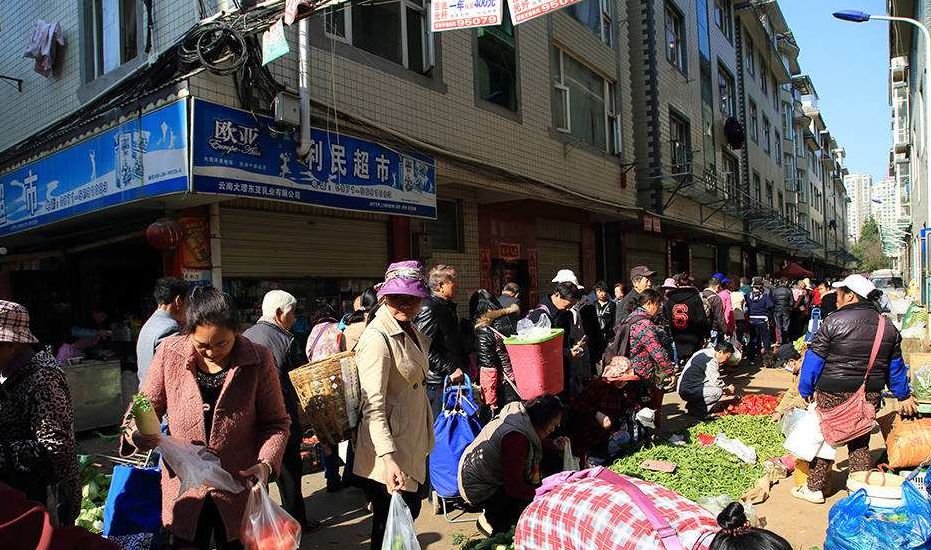 昆明的赶街文化历史悠久 很多乡街子以动物命名 "马街,鸡街,狗街就是