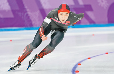 19日晚的平昌冬奥会速度滑冰男子500米决赛上,当第十二组出场的高亭宇