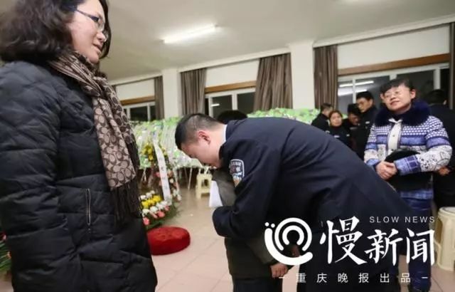 民警杨雪峰被刺牺牲后续:他救过的孩子找了他20年,如今也是一名警察