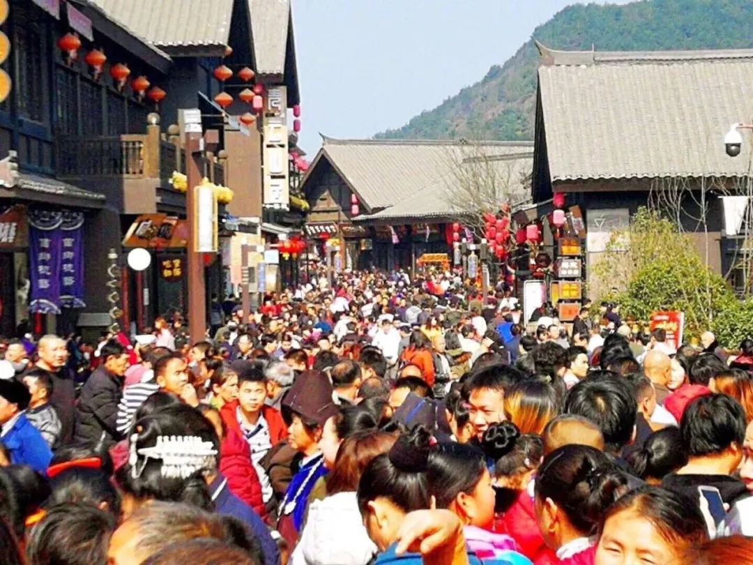 过旅游年 ,贵州各旅游景区人流涌动!民俗活动