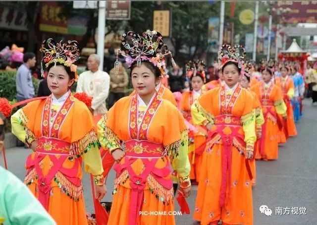 担花篮也是潮汕春节游神赛会活动的一部分