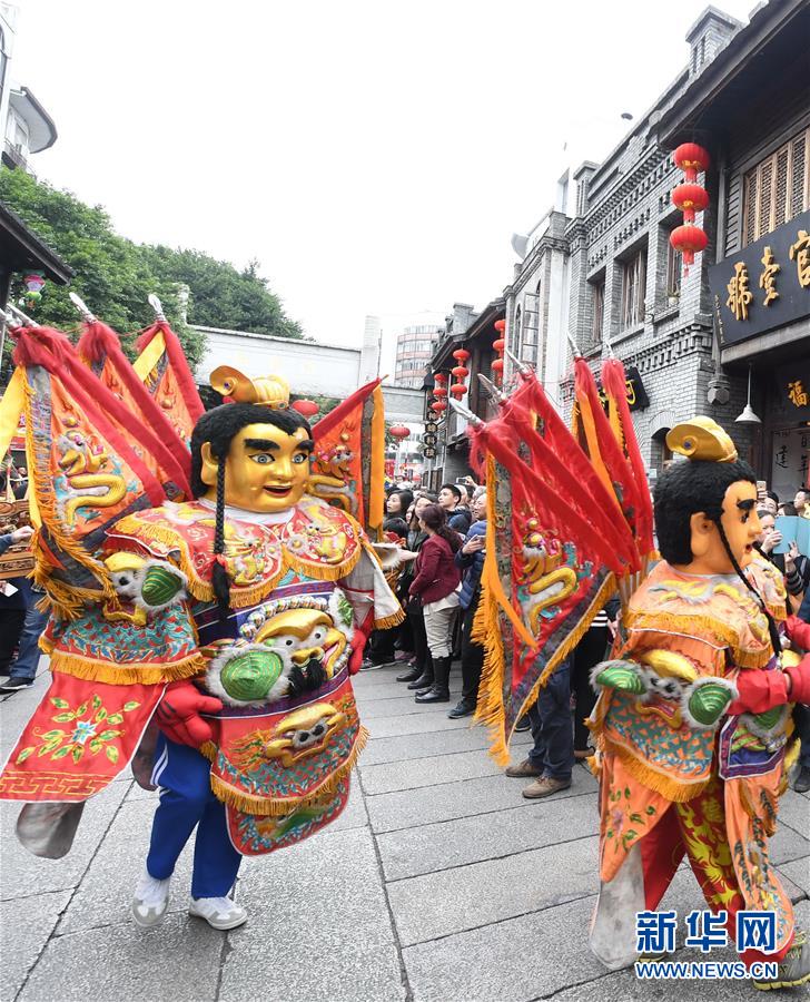 福州举行闽台正月初五迎财神传统春节民俗巡游